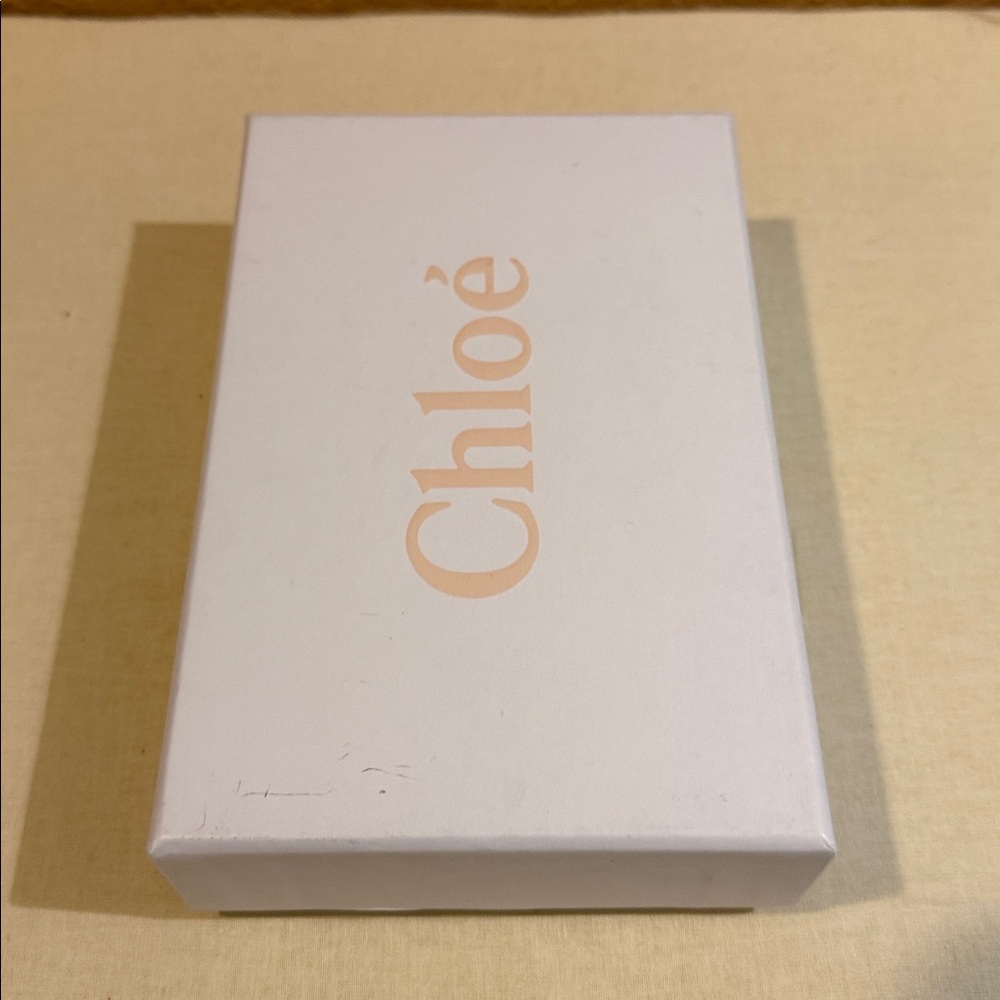 Chloé White Box - Picture 2 of 10